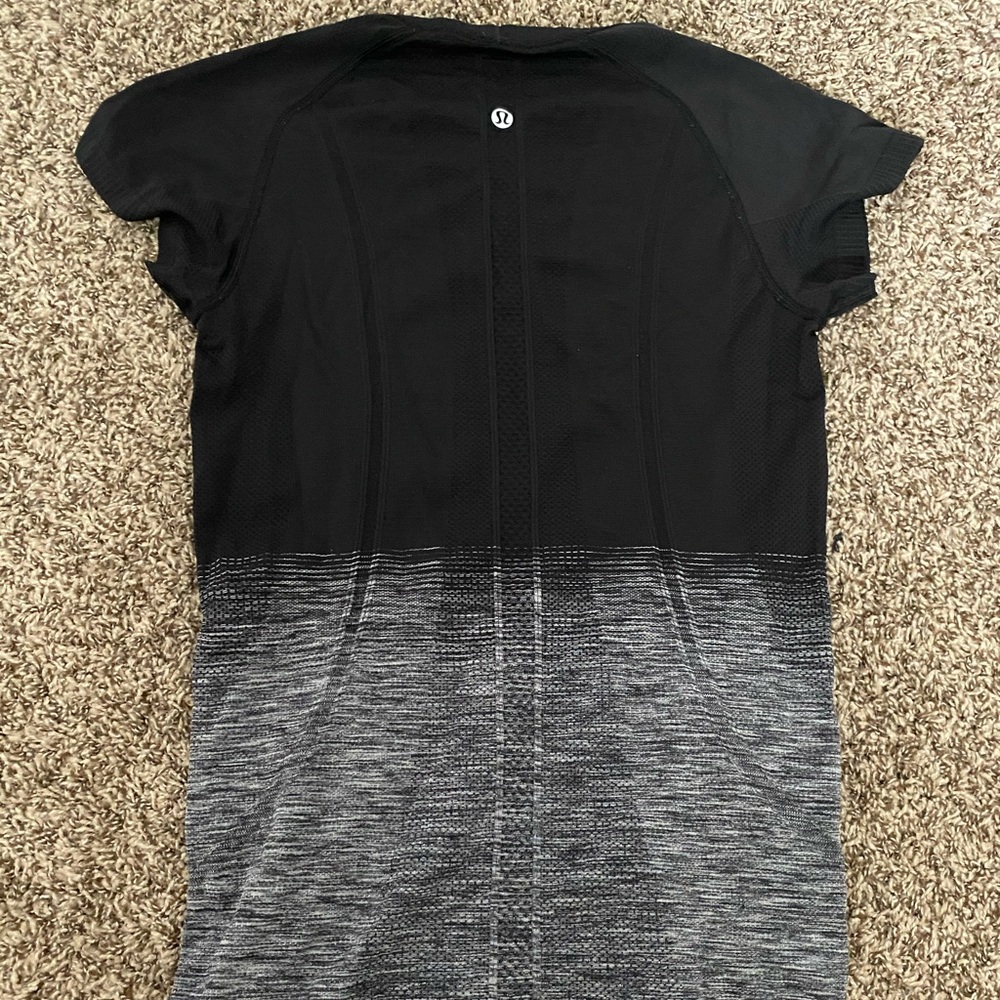 Lululemon workout top